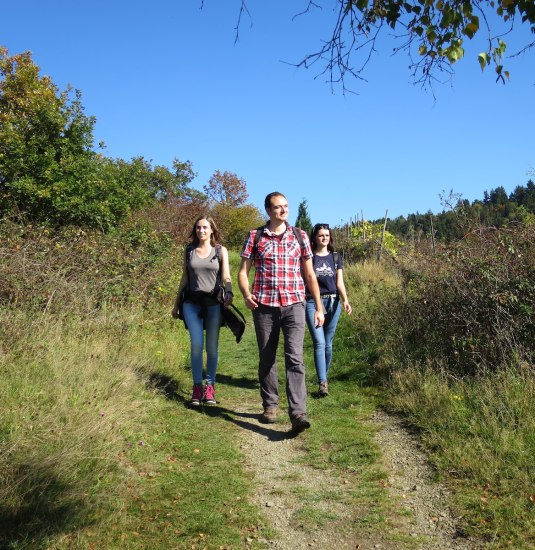 Wanderung fröhlicher Abstieg | © Bastian Clos Wanderung fröhlicher Abstieg | © Bastian Clos