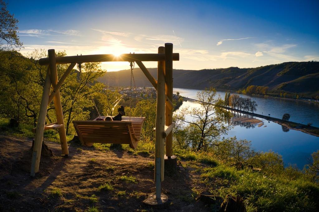 Rheinschaukel Abend | © Klaus Breitkreutz Rheinschaukel Abend | © Klaus Breitkreutz