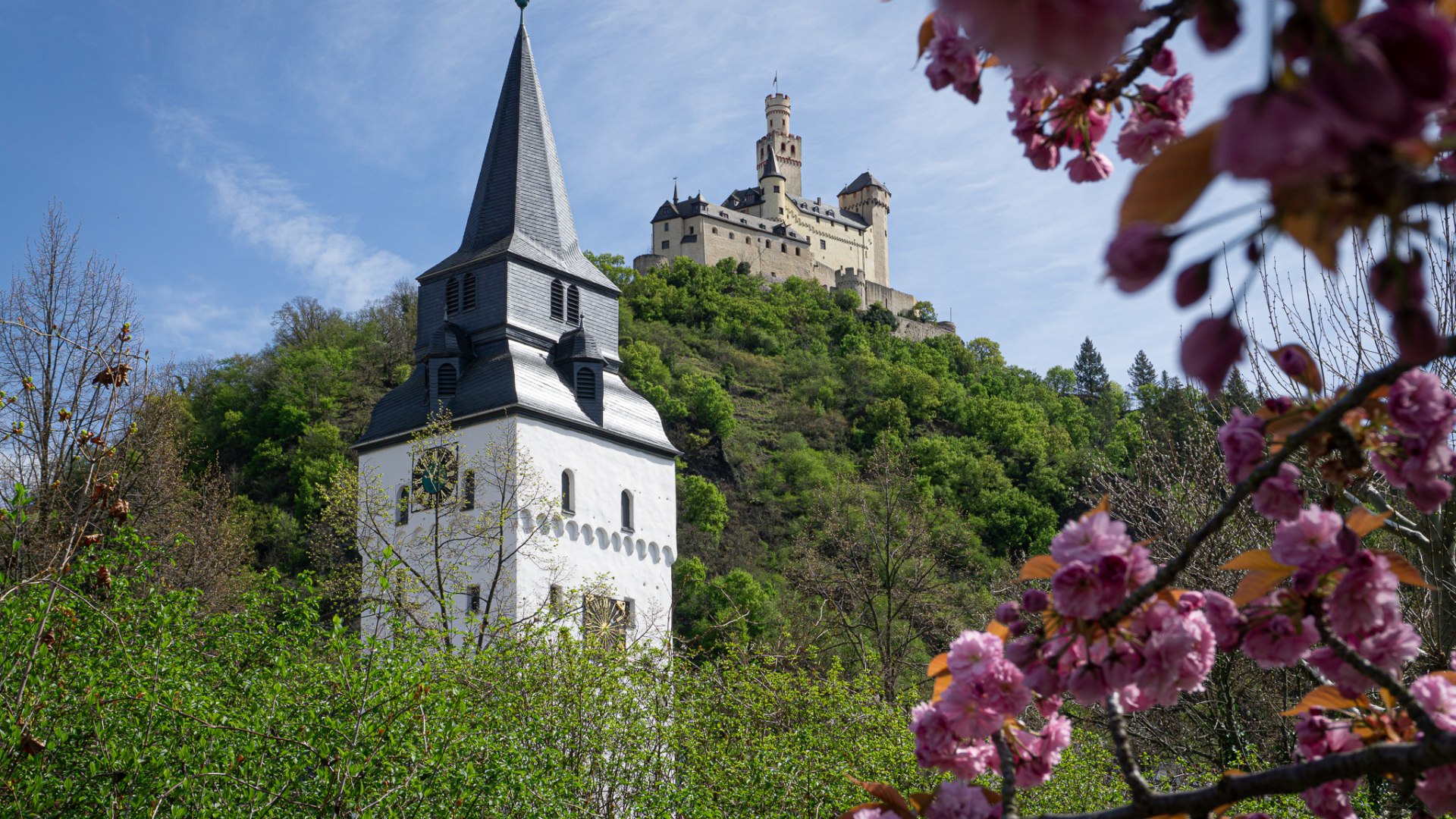 Marksburg und Barbarakirche im Fr&uuml;hling | &copy; Bastian Clos