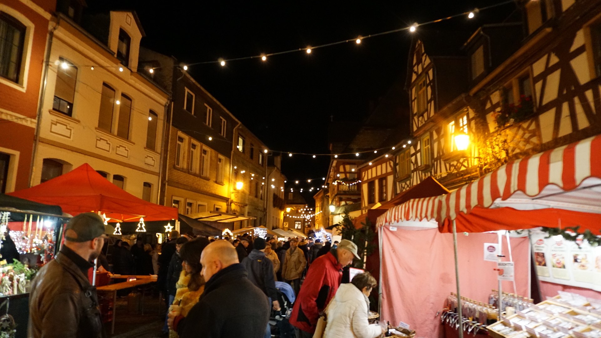 Weihnachtsmarkt_Marktplatz_2 | © Bastian Clos