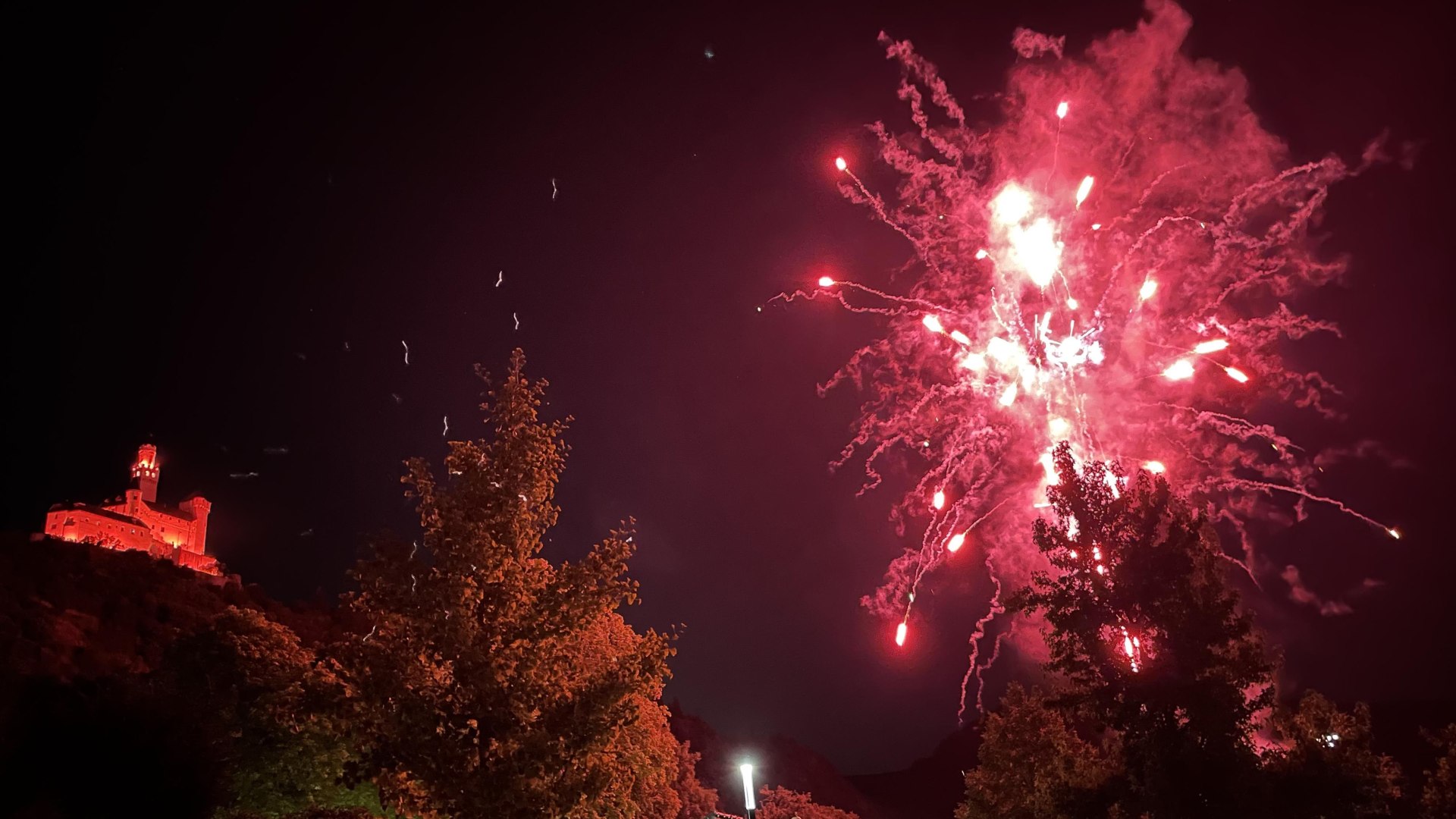 Rhein in Flammen | &copy; Bastian Clos