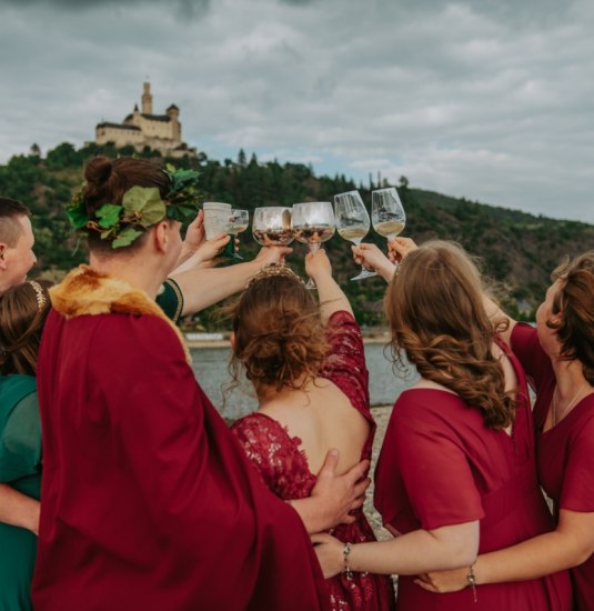 Braubacher Weinhoheiten_Prosit | © Anna Gossler Braubacher Weinhoheiten_Prosit | © Anna Gossler