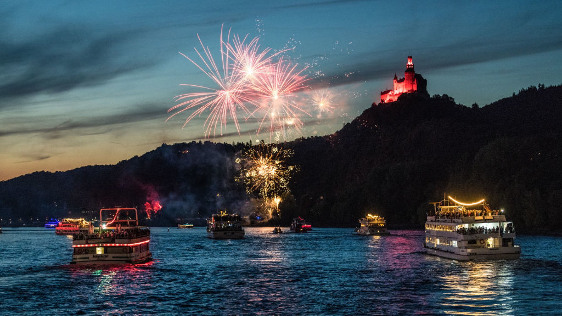 Feuerwerk bei der Marksburg | © Romantischer Rhein Tourismus GmbH/Dominik Ketz