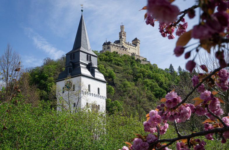 Marksburg und Barbarakirche im Fr&uuml;hling | &copy; Bastian Clos