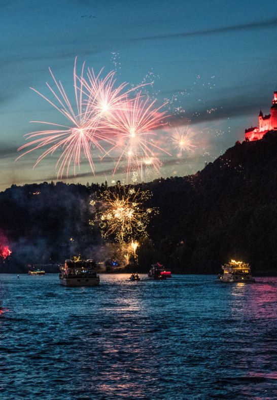 Feuerwerk bei der Marksburg | © Romantischer Rhein Tourismus GmbH/Dominik Ketz Feuerwerk bei der Marksburg | © Romantischer Rhein Tourismus GmbH/Dominik Ketz